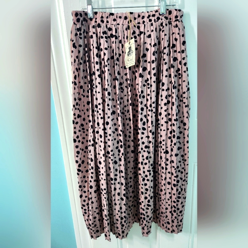 NWT Easel Pale Pink Leopard Pleated Maxi Skirt Size M Spotted Animal Print